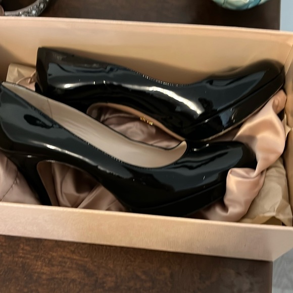Prada black patent leather heels. Excellent condition. Includes dust bag. - Picture 2 of 9